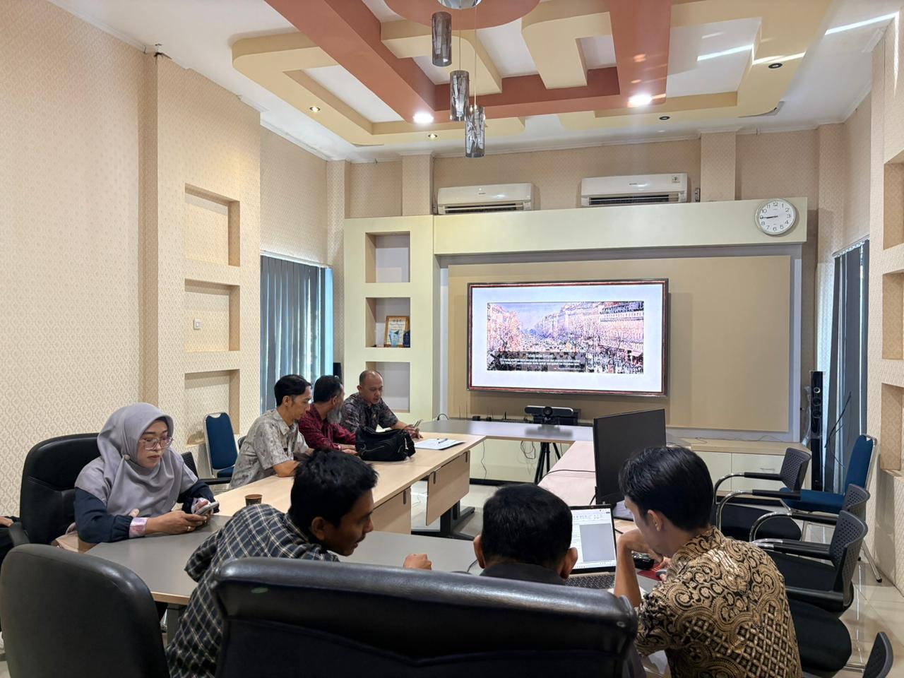 Asistensi Penyusunan Arsitektur SPBE Pemdi Kota Singkawang Tahun 2026, di Smart Room Dinas Kominfo Singkawang Kamis (16/4/2026)