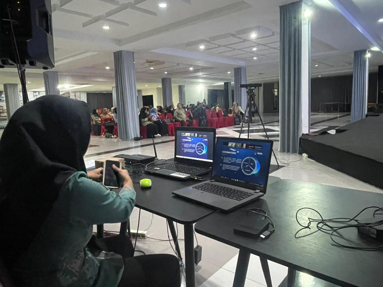Fasilitasi Perangkat dan Jaringan Internet Kegiatan Dinsos PPA, di Basement Kantor Wali Kota, Kamis (23/4/2026)