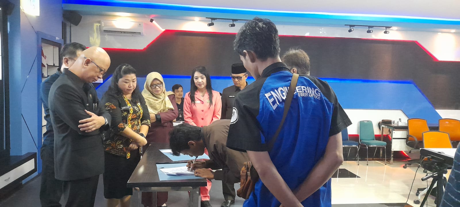 Bersama Menata Ruang Digital dan Ruang Publik yang Nyaman