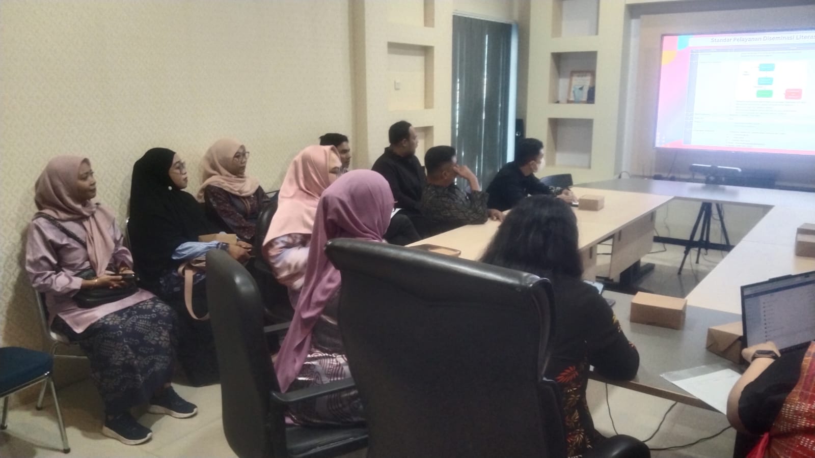 Diskominfo Singkawang Gelar Review Penyusunan dan Penetapan Standar Pelayanan Publik