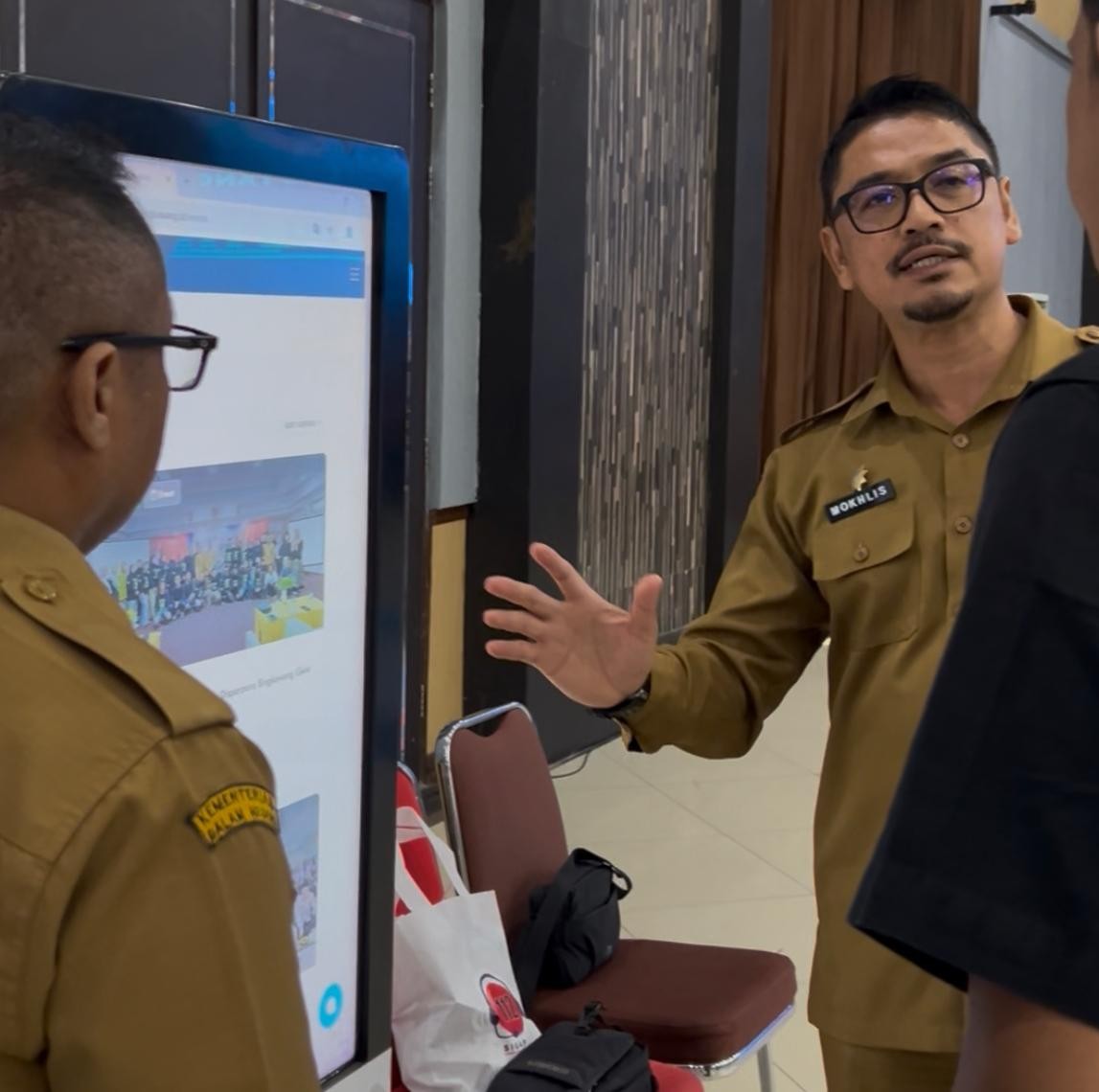 kadisparpora-singkawang-tampilkan-kios-informasi-dan-chatbot-ai-pariwisata-pada-launching-layanan-112