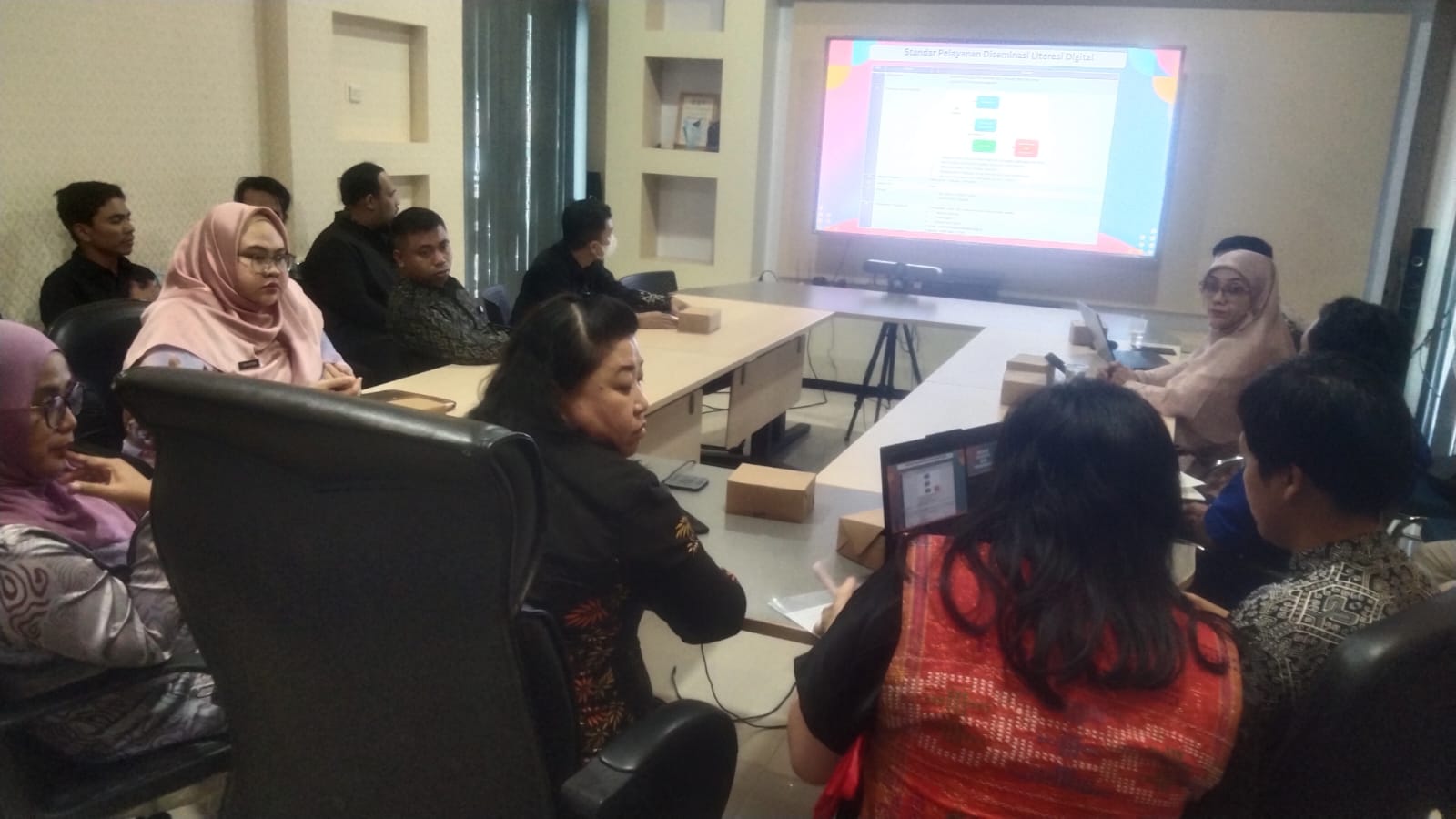 diskominfo-singkawang-gelar-review-penyusunan-dan-penetapan-standar-pelayanan-publik