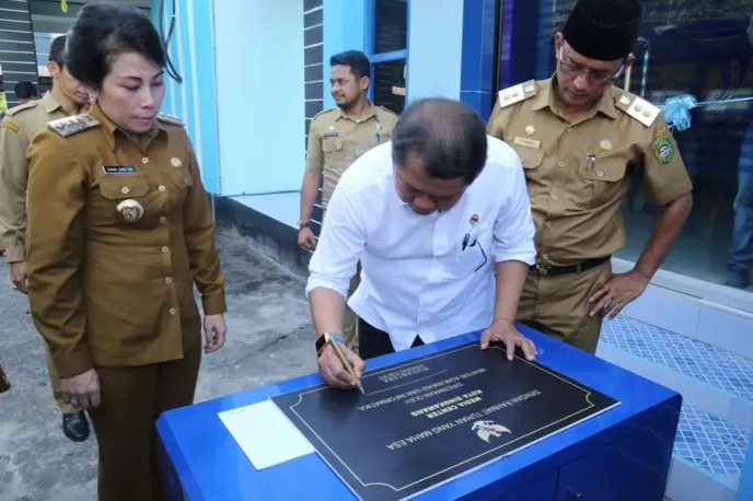 menteri-kominfo-rudi-antara-resmikan-media-center-singkawang