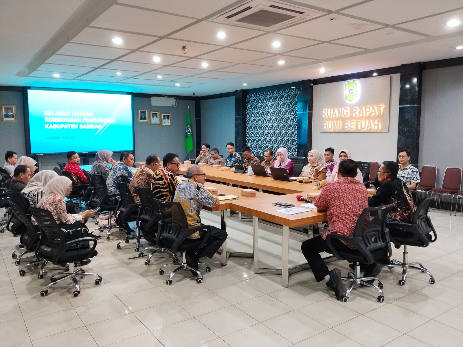 kabupaten-sambas-kaji-terap-reformasi-birokrasi-ke-pemerintah-kota-singkawang