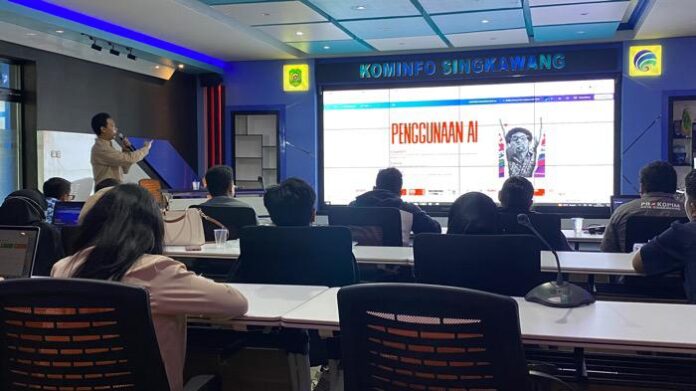 diskominfo-singkawang-perkuat-kim-dengan-jurnalistik-dan-ai