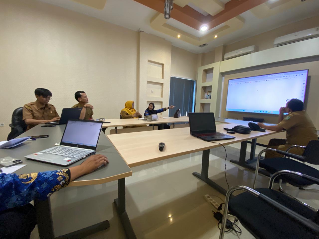 Tingkatkan Pelayanan Publik dan Publikasi Informasi, Diskominfo Latih Pengelola Website Kecamatan Singkawang Tengah dan Singkawang Barat