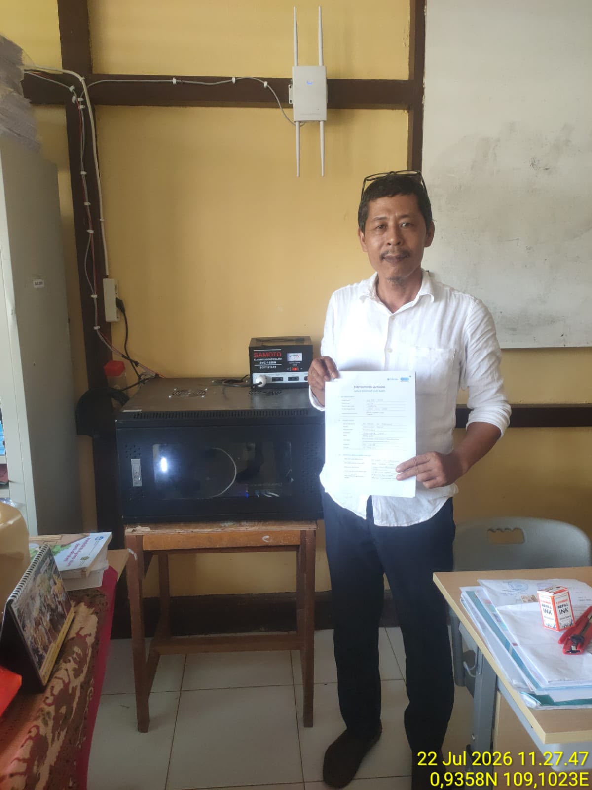 diskominfo-singkawang-fasilitasi-penyediaan-internet-vsat-bakti-komdigi-untuk-sdn-72-senggang-mayasopa